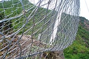 安装边坡防护网怎样清除危岩